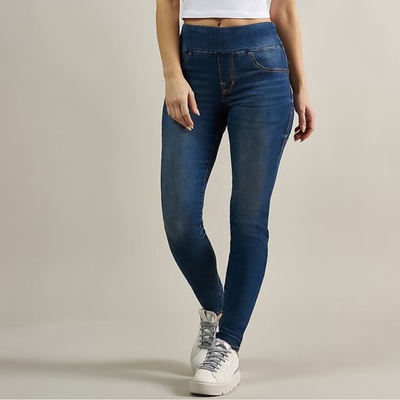 Rock & Republic Denim - SALE! Rock & Republic Fever Denim Rx Slimming Pull On Skinny Jeans